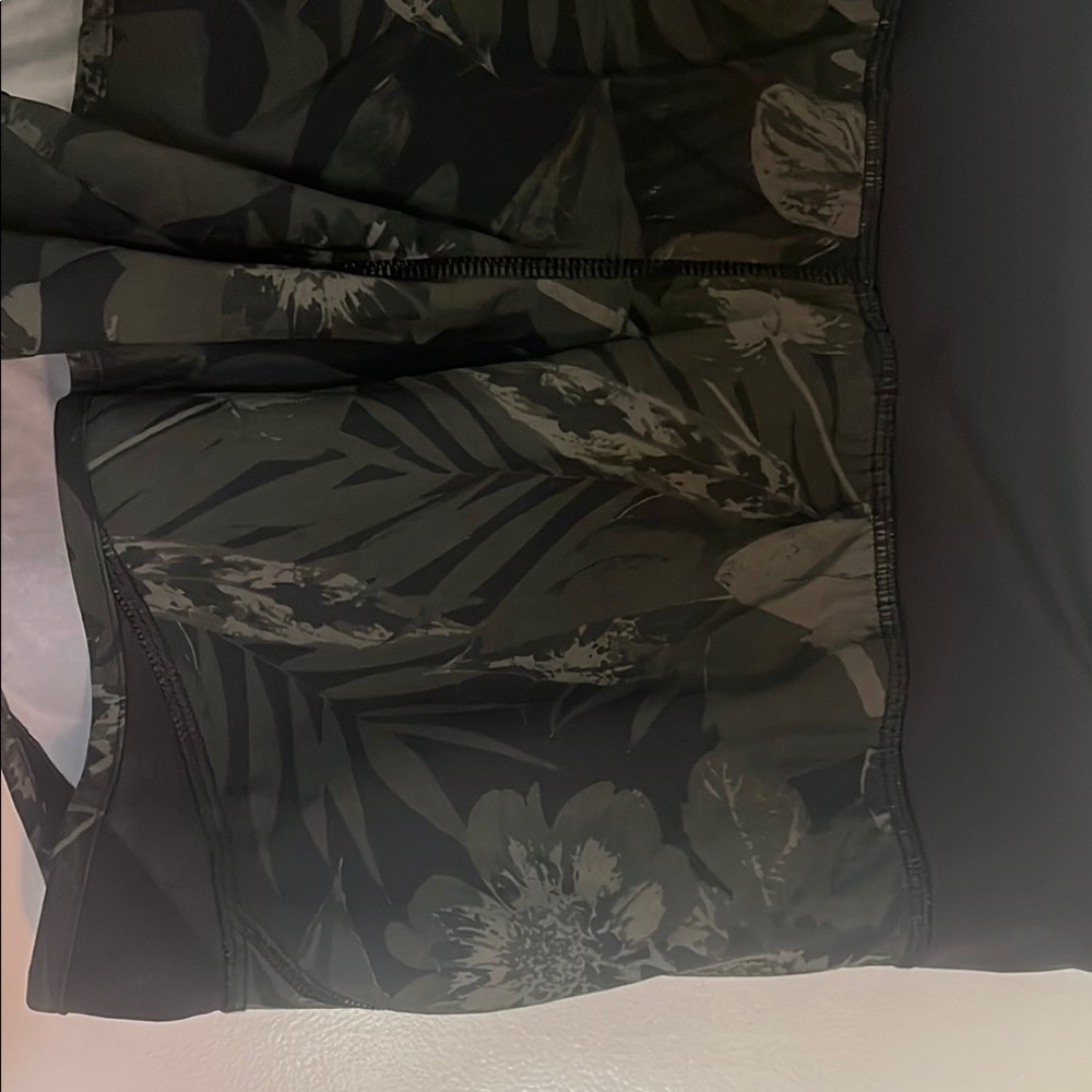 Black Floral Athletic Shorts/Running Shorts Old Navy size medium - Picture 2 of 6